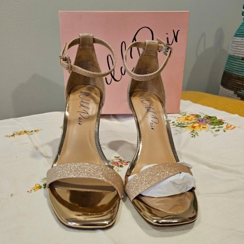 NIB~ Stunning! Bronze Heels, Cushioned Sole. Size 6 ½.